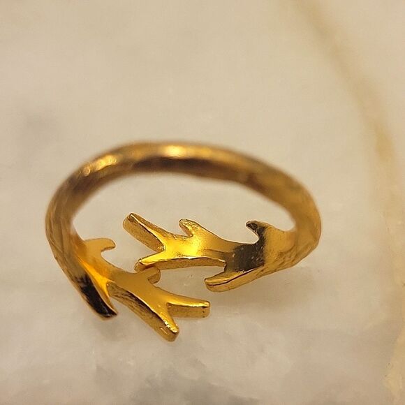 NWT Gorjana Leaf Ring Flower 18k Gold Dainty Feminine Thin Stack Layering 6 7 8 - Picture 4 of 6